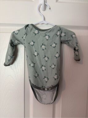 Copper Pearl Long-Sleeve One-Piece Bodysuit in Sage Turtle Print